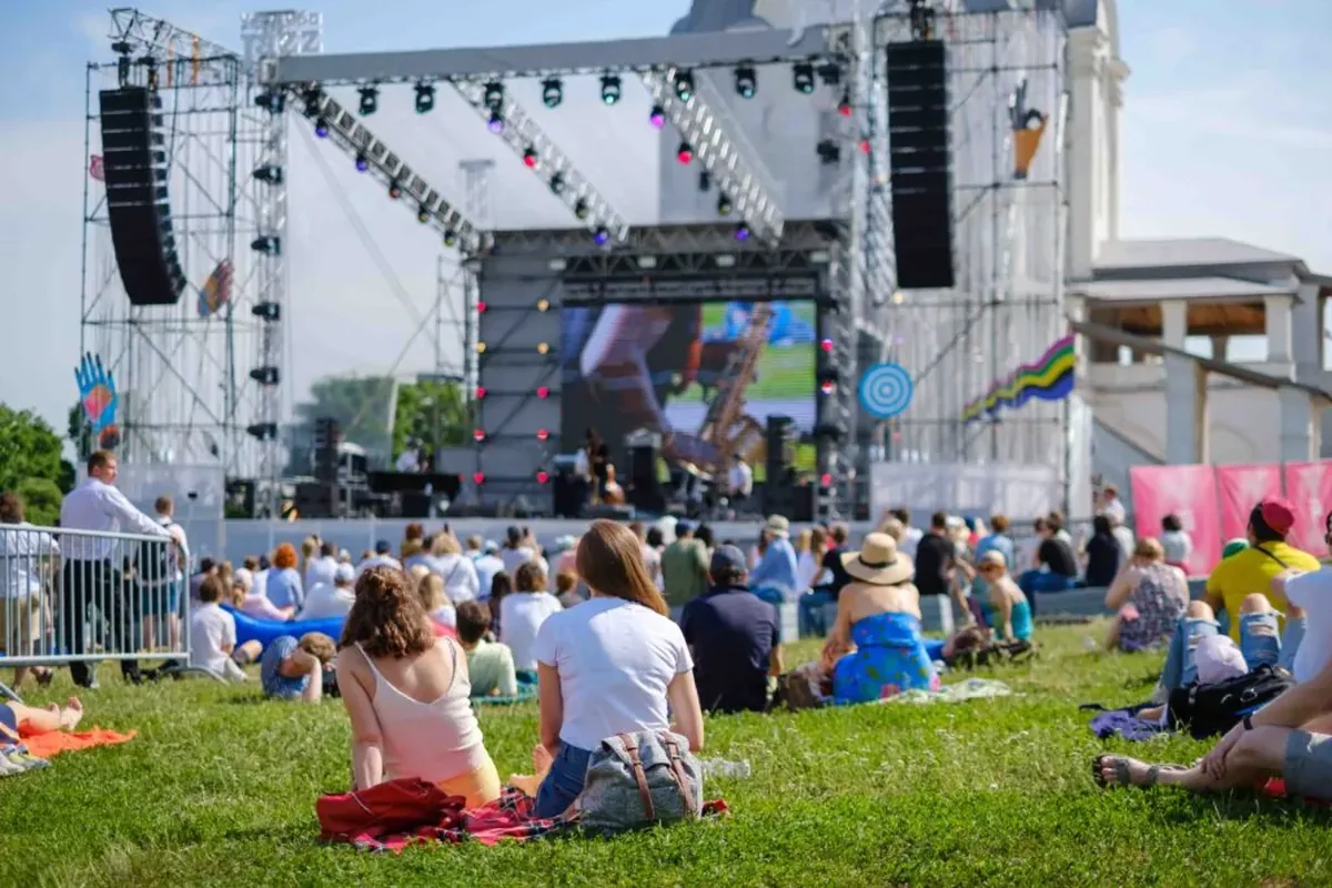 Anschlusssäulen, Wandler-Schränke und Veranstaltungsverteiler